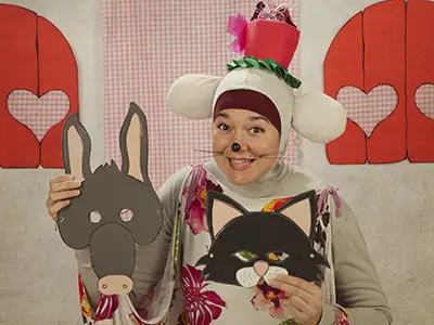 Lili Gruyère con máscaras